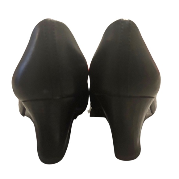 Tory Burch Black Leather Cap Toe Wedges – Size 6.5 - Picture 6 of 6